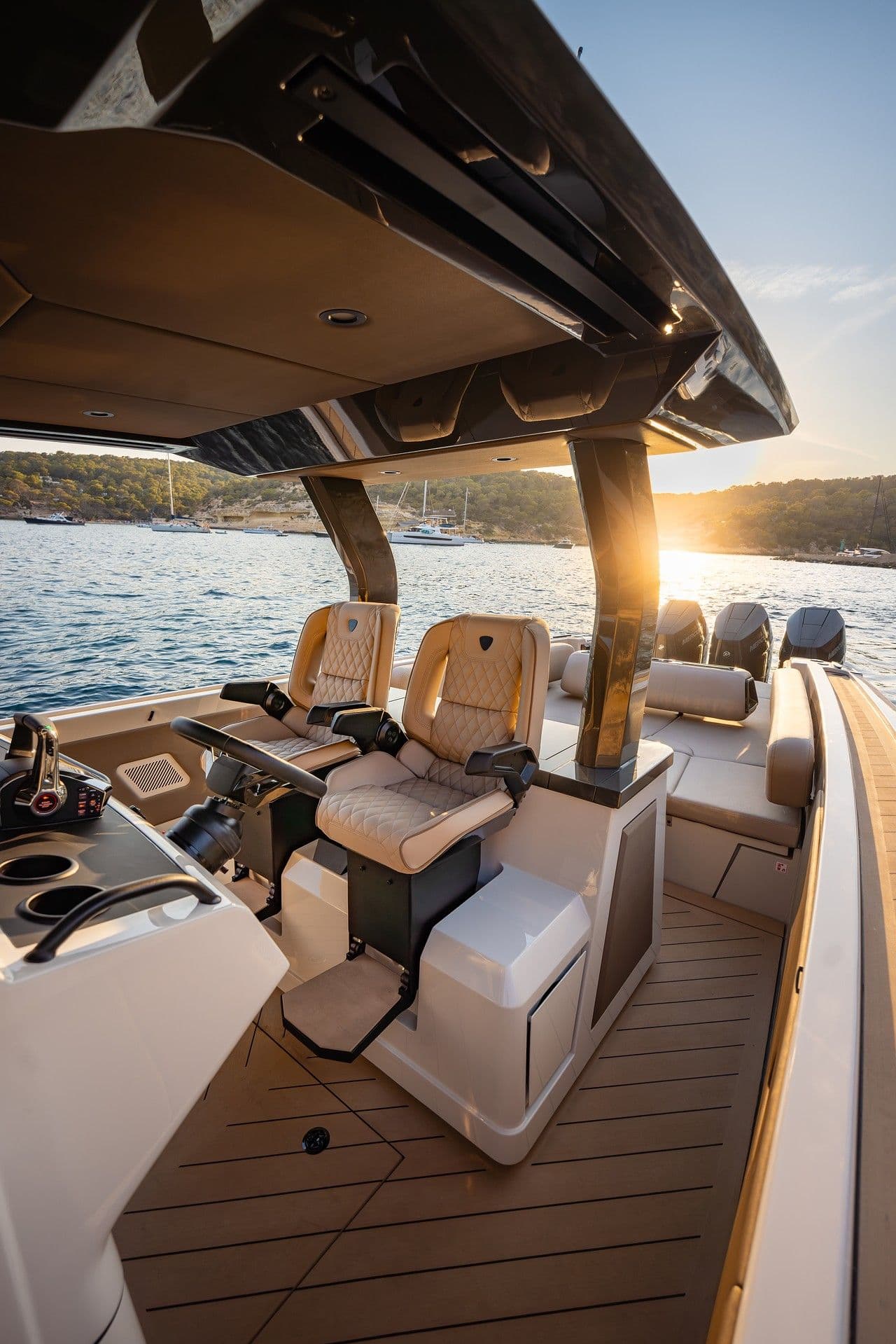 Wajer 38S outboard cockpit