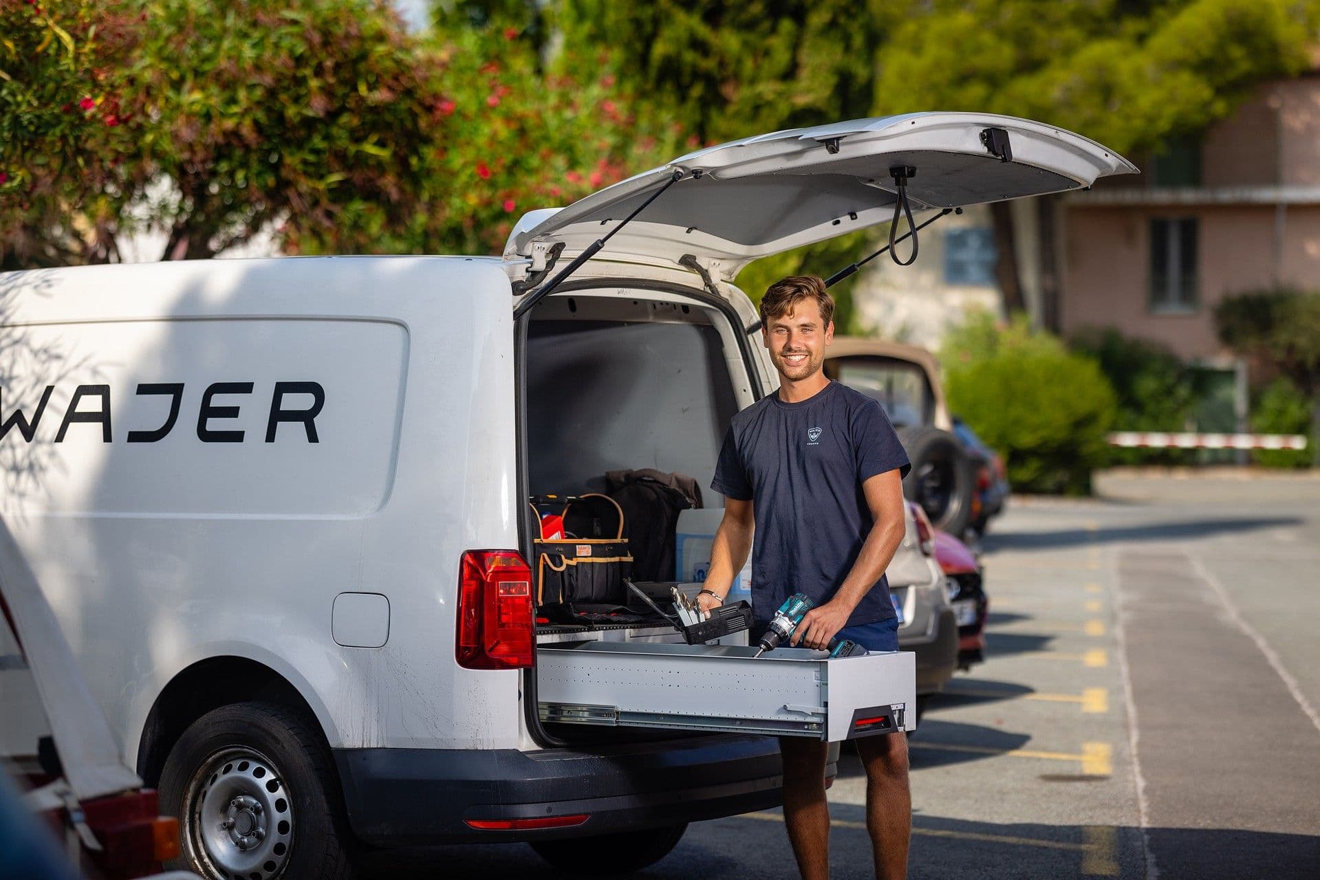 Care maintenance men bus