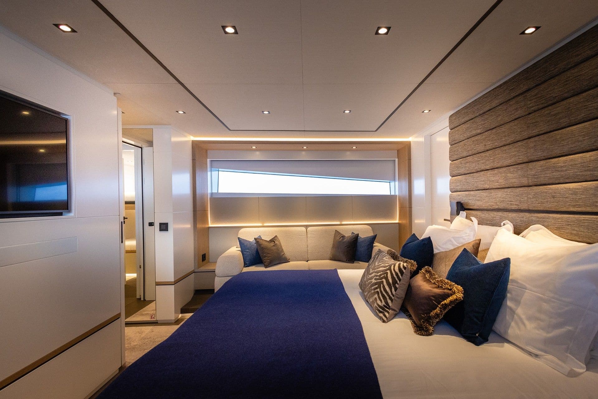 Wajer 77 owner stateroom