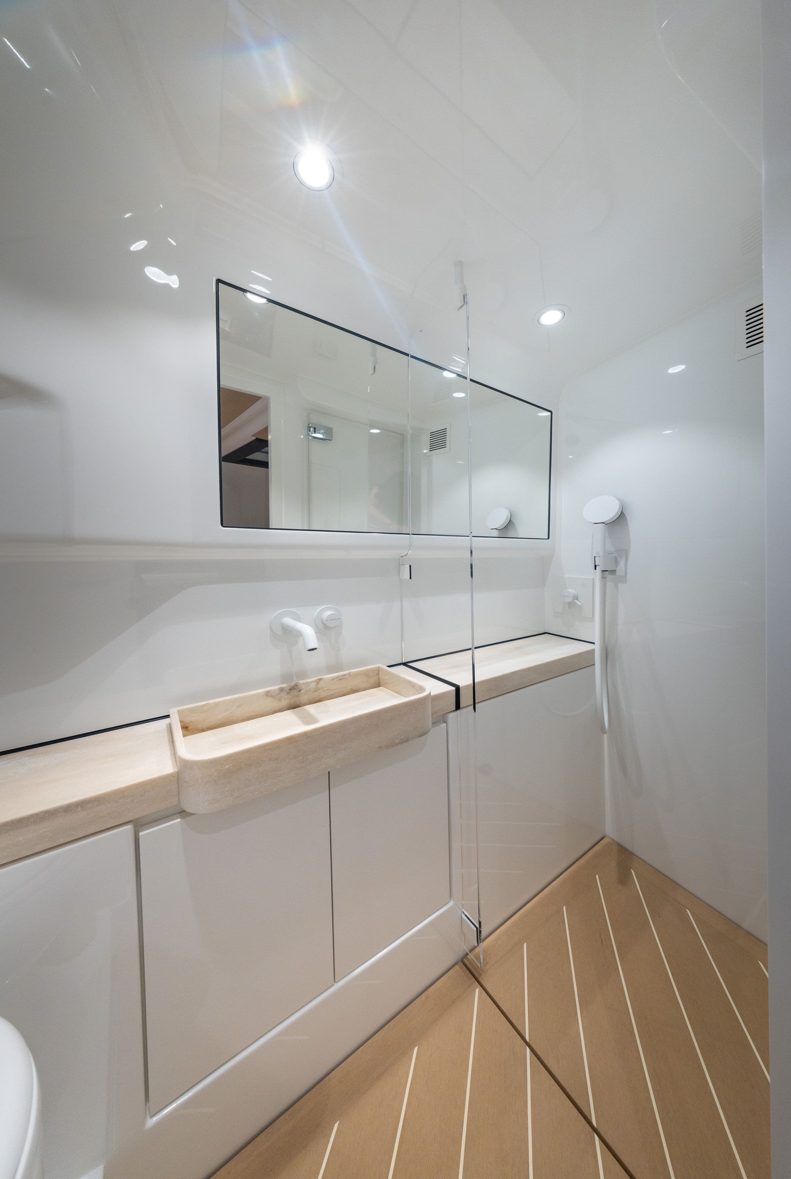 Wajer 55 S Malta interior bathroom