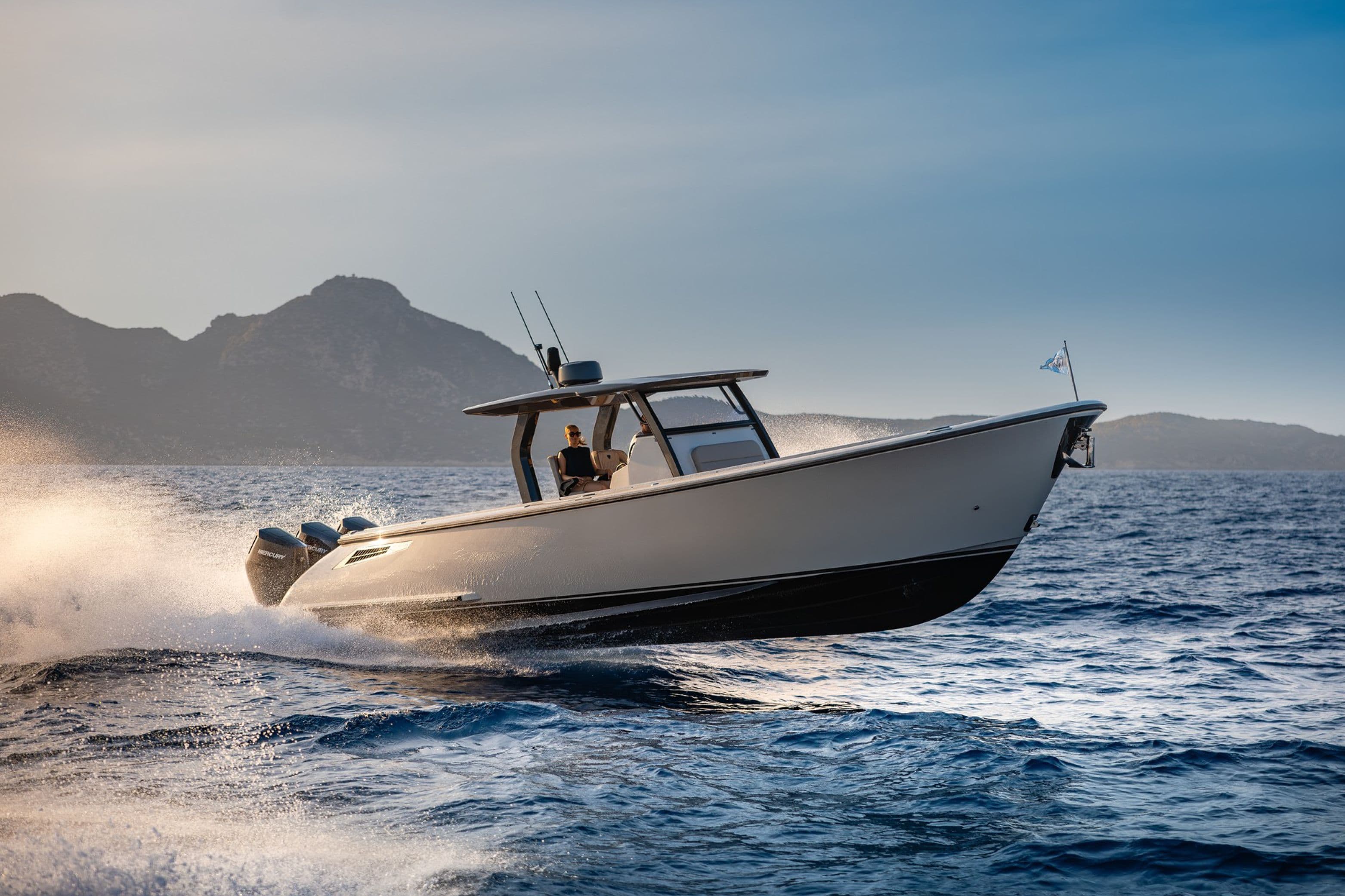 Wajer 38S outboard sideview