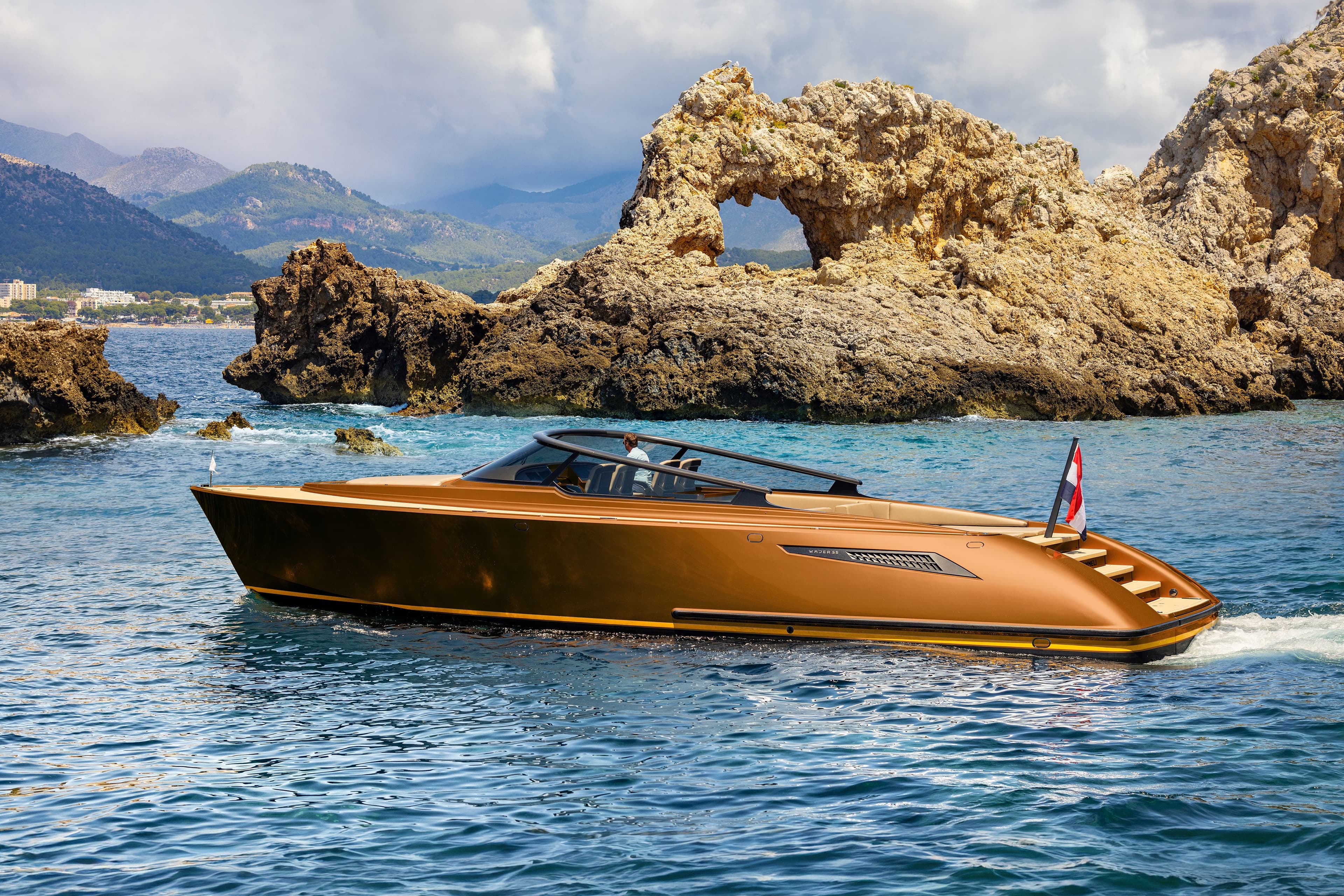 Wajer_55_colorised_dark-gold