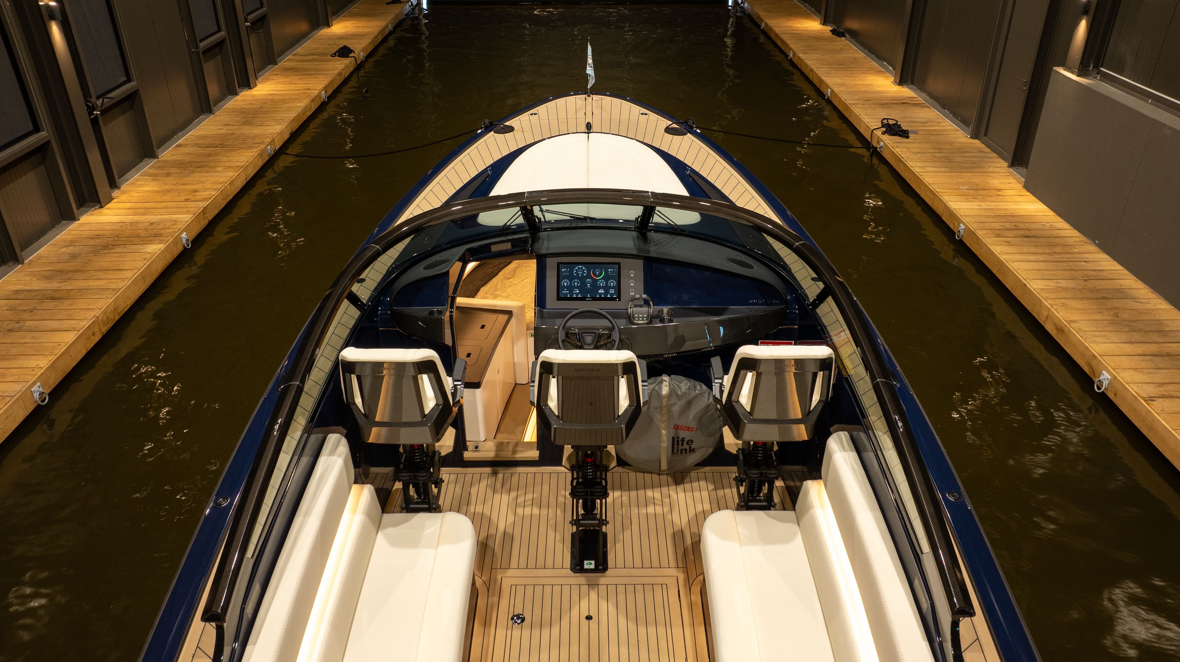 wajer_38179_tt_825_7