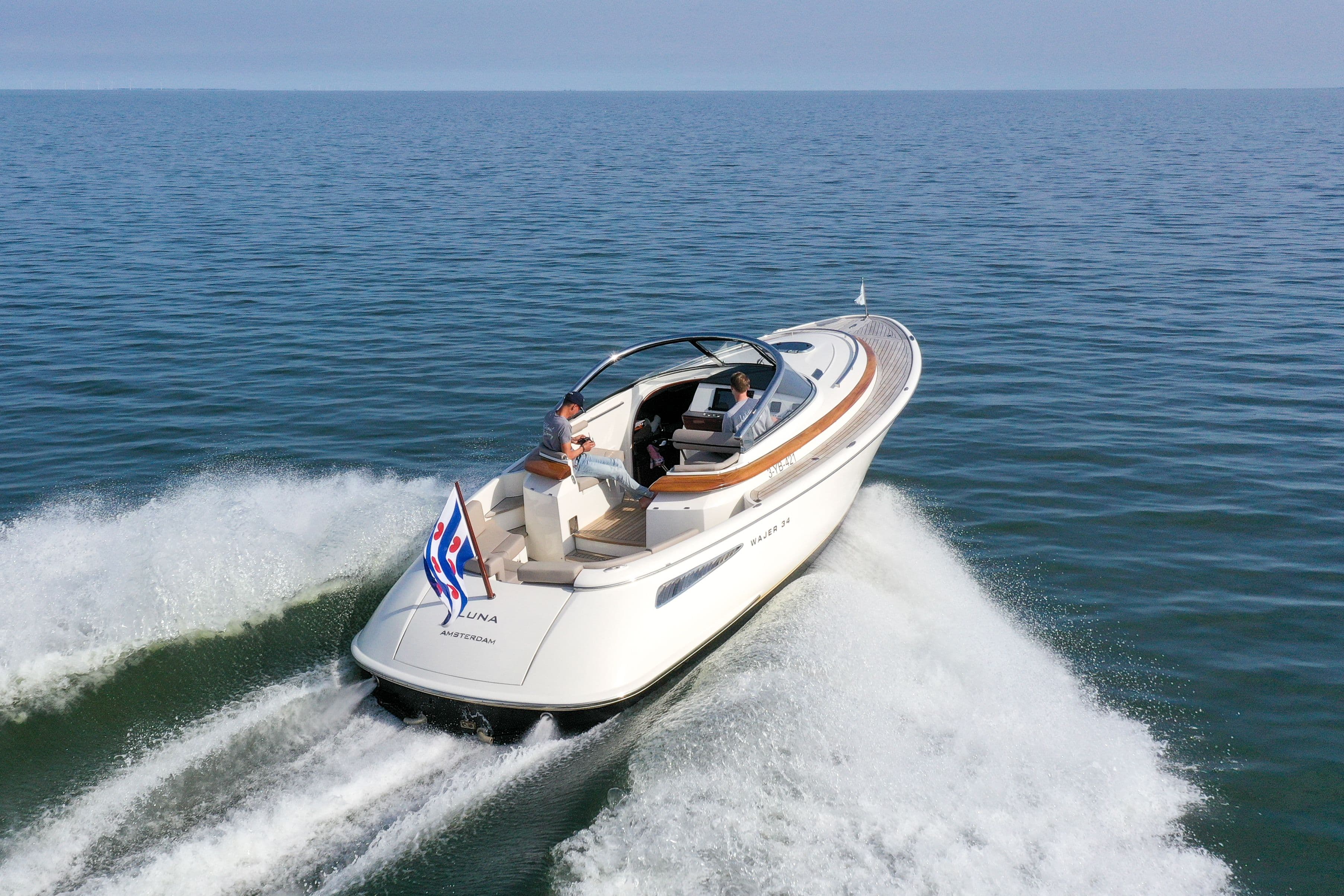 Wajer 34 heritage model white friese flag