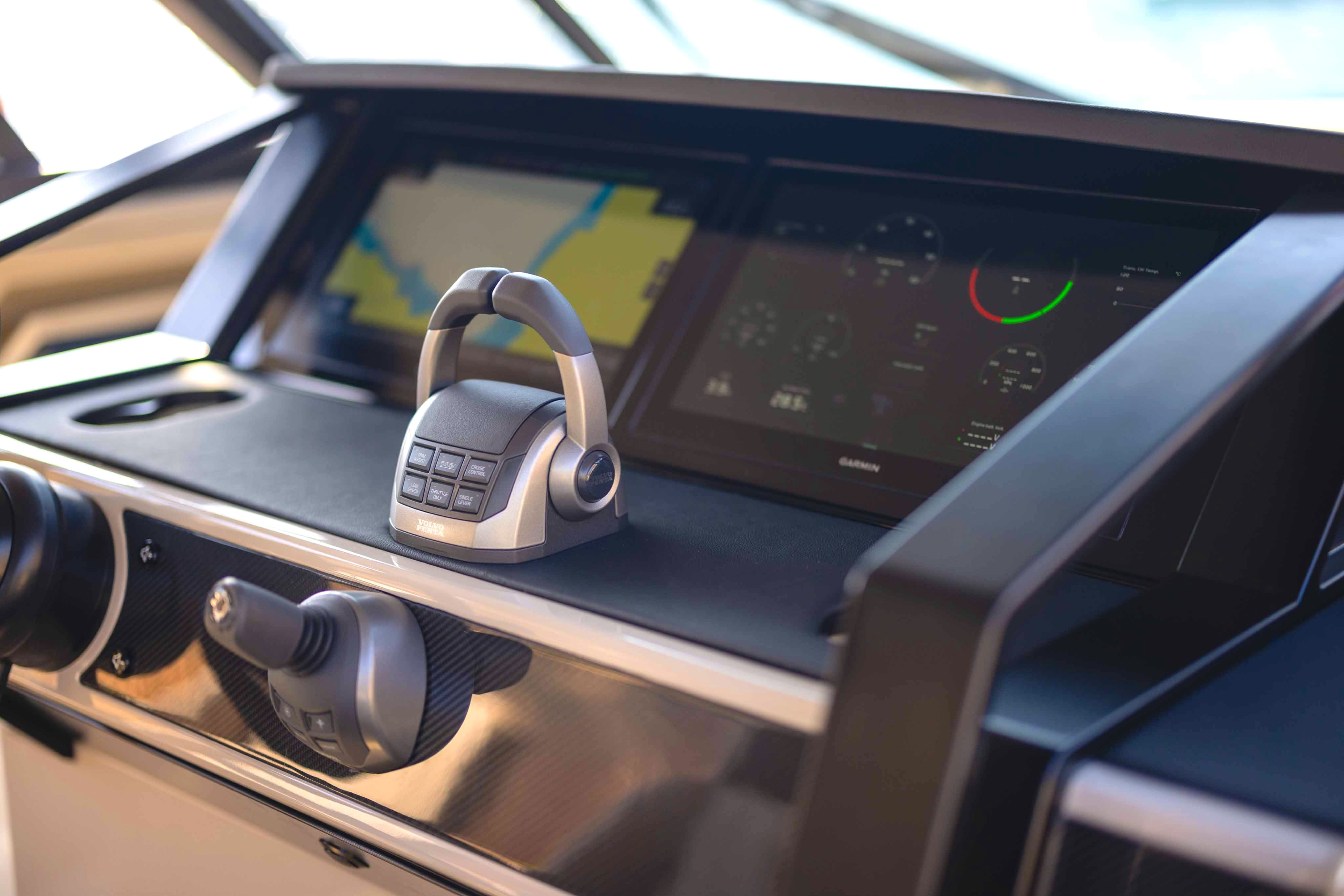 Wajer 44 S cockpit dashboard joystick throttle volvo penta garmin screens