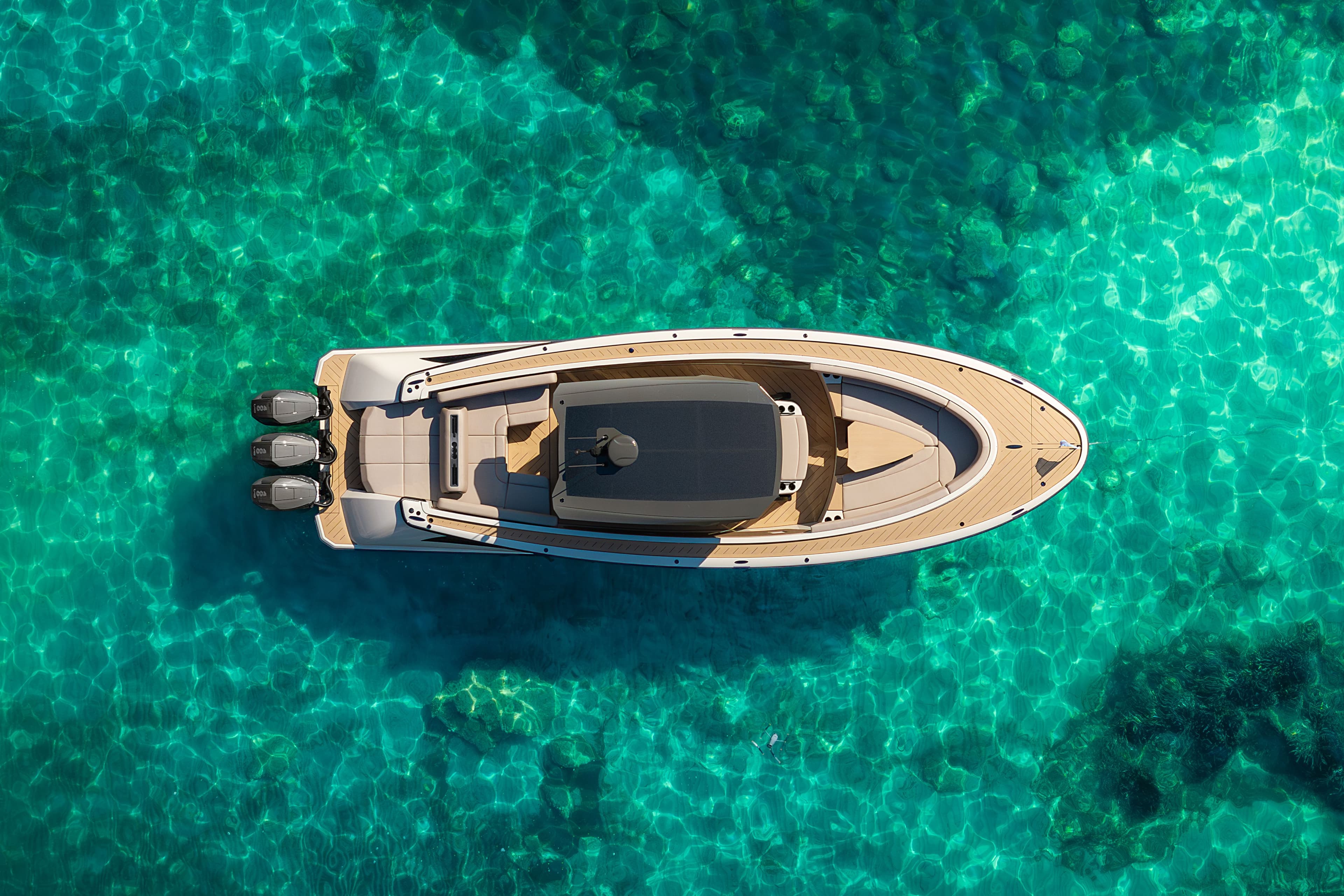 Wajer 38 S V10 dune topshot right outboard engines