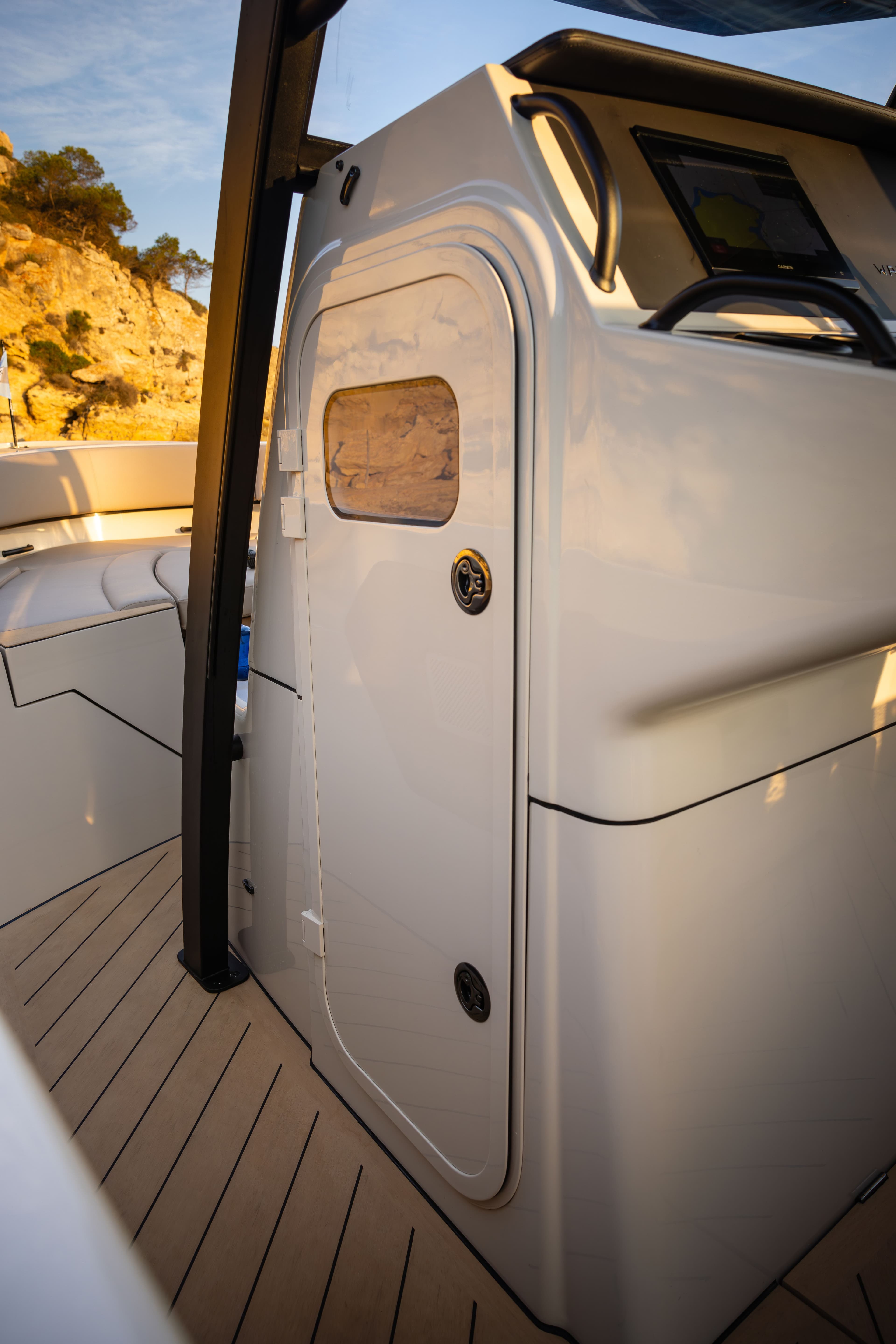 Wajer 38 S center console door interior bathroom toilet the head