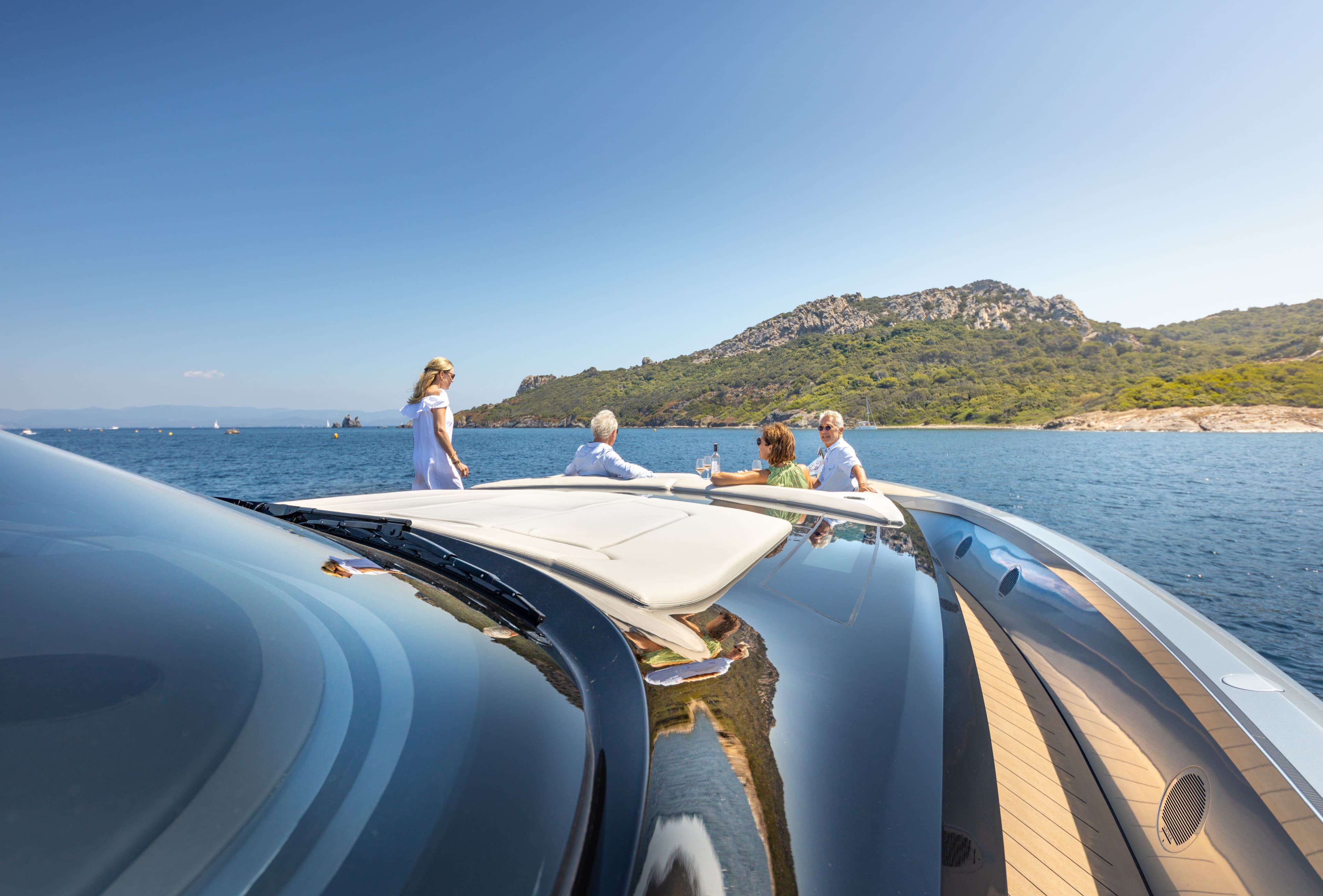 Wajer 77 foredeck eat lounge round bow friends sun