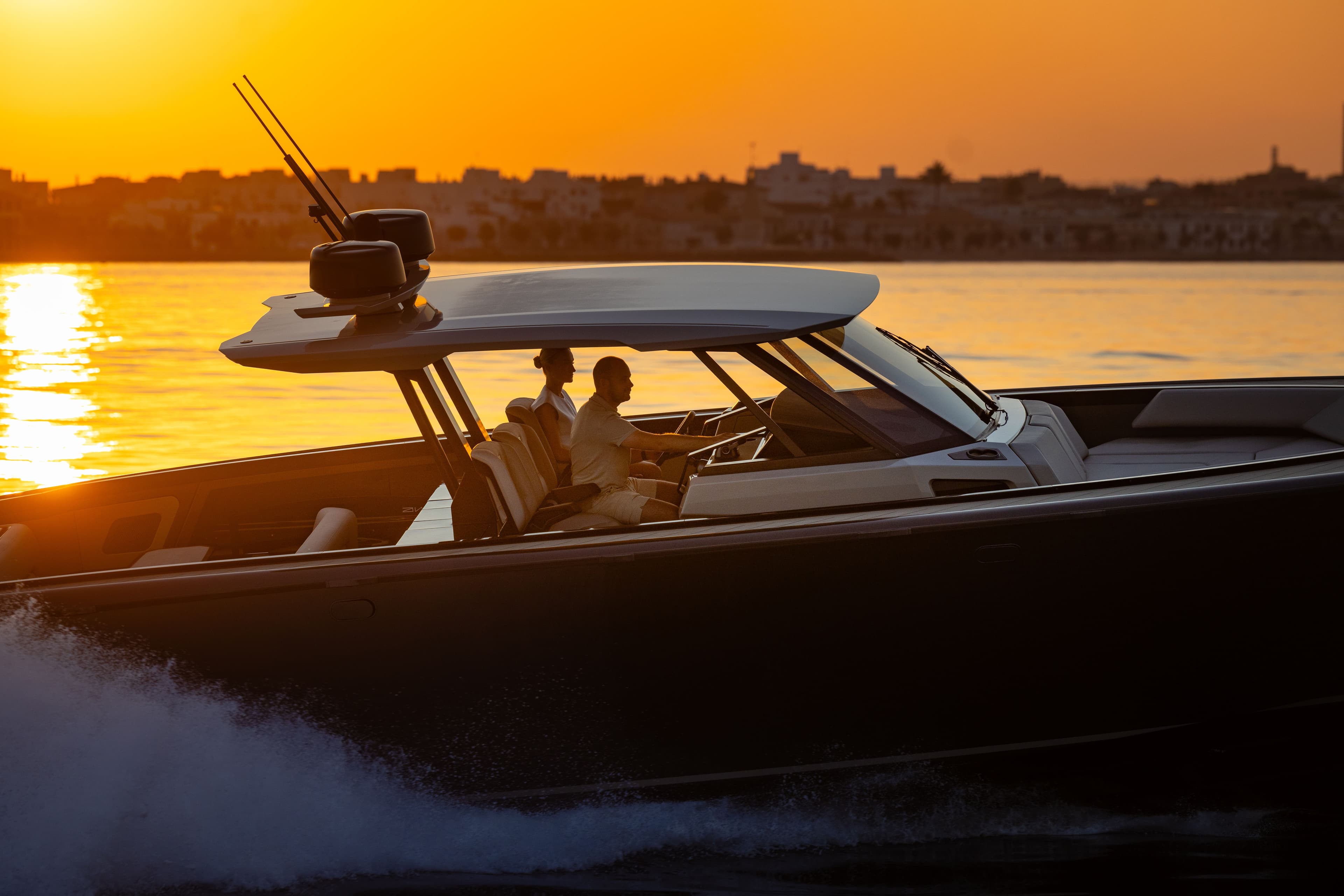 Wajer 44 S camouflage center console sailing cutout sunset